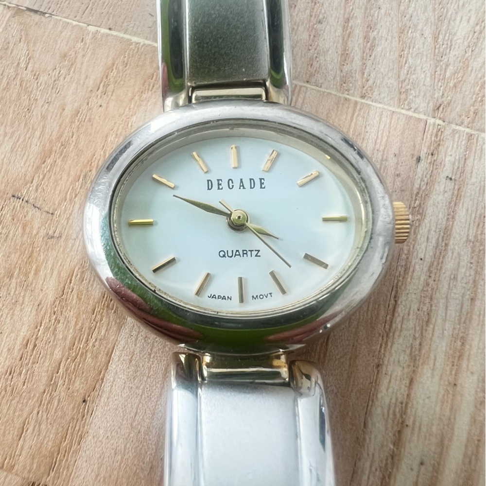 Vintage style decade ladies oval two toned bracelet watch NEW BATTERY
